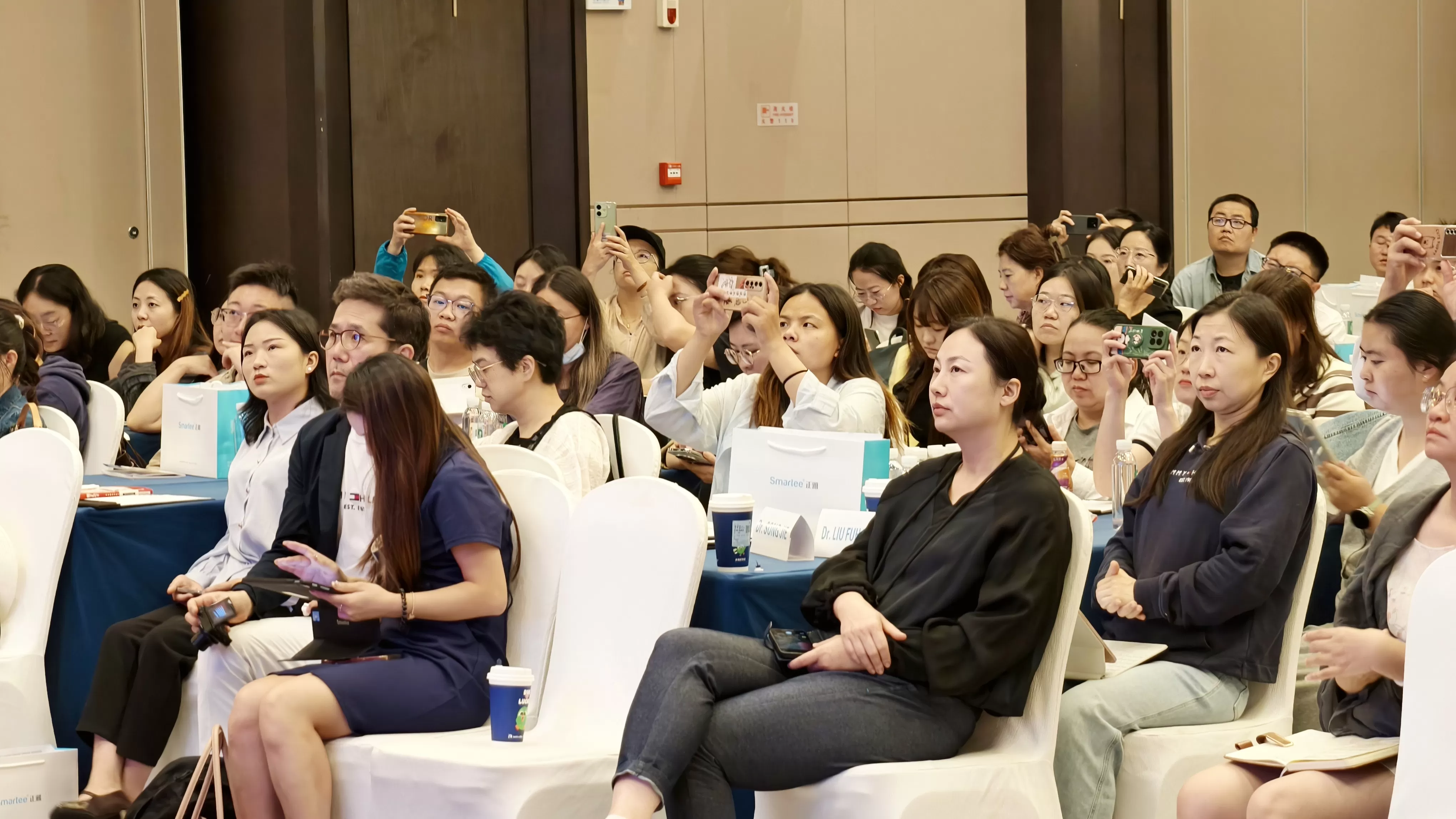 Les dentistes australiens approuvent la technologie de repositionnement mandibulaire de Smartee au Symposium mondial à Kunming